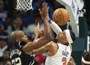 米兰体育官方网站-尼克斯队客场胜出，球员表现稳定