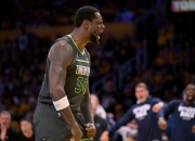 米兰体育-开拓者客场大胜湖人，唐斯高效砍下30+