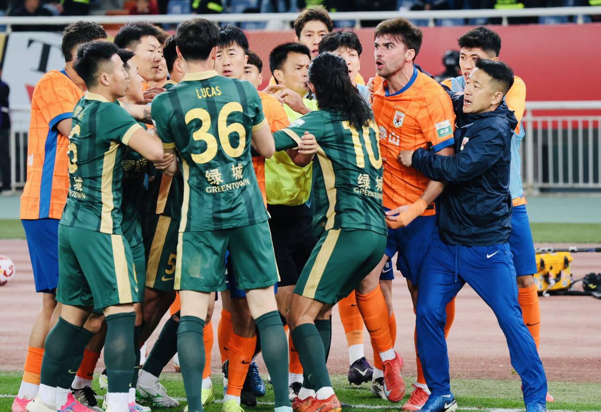 绿军后卫受伤停赛，全队备战战局再度调整