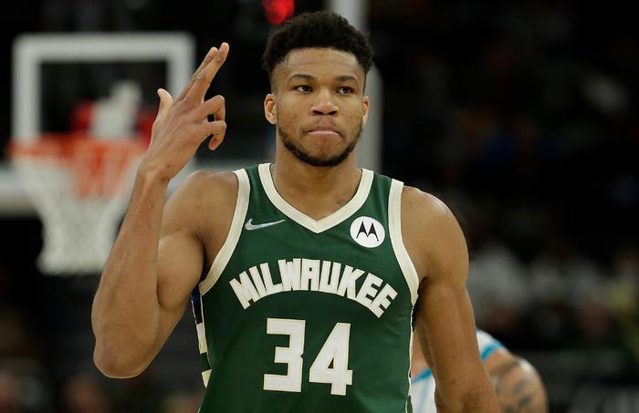 雄鹿大胜黄蜂，取得赛季三连胜