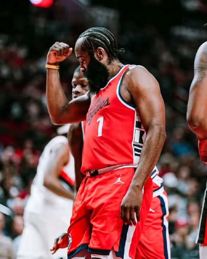 火箭击败雄鹿，哈登砍下40分