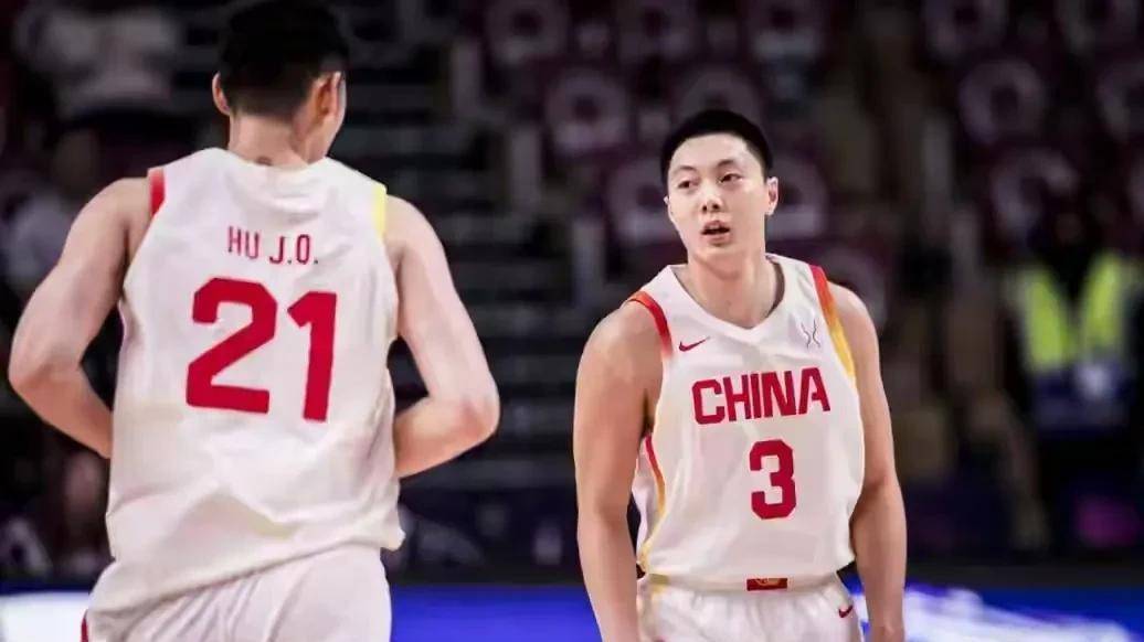 足球场上的胜负悬念渐浓，谁能称霸