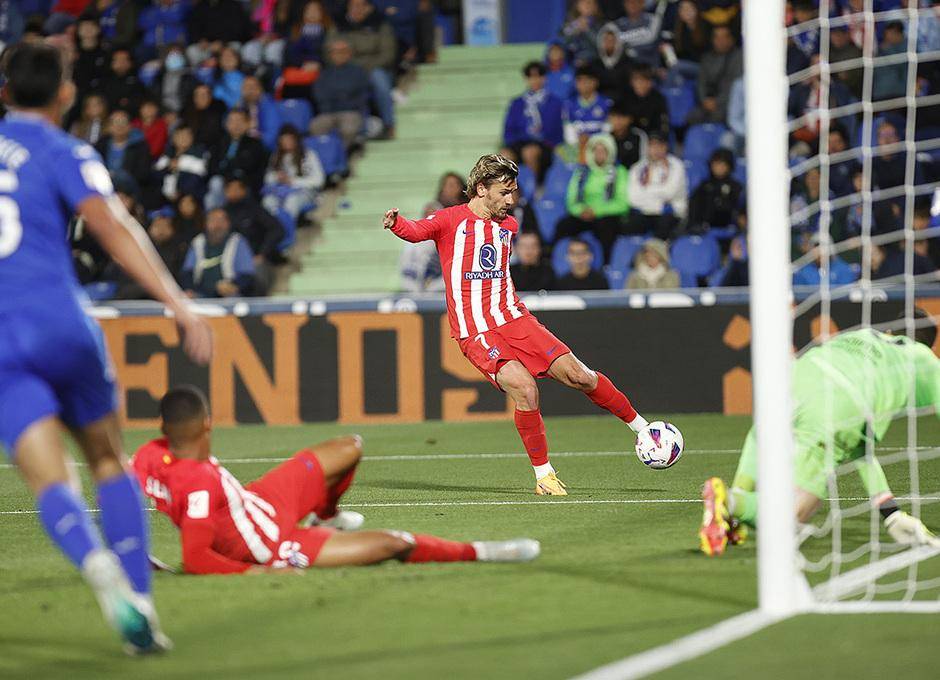 关于曼城大胜马竞，提前锁定小组榜首的信息