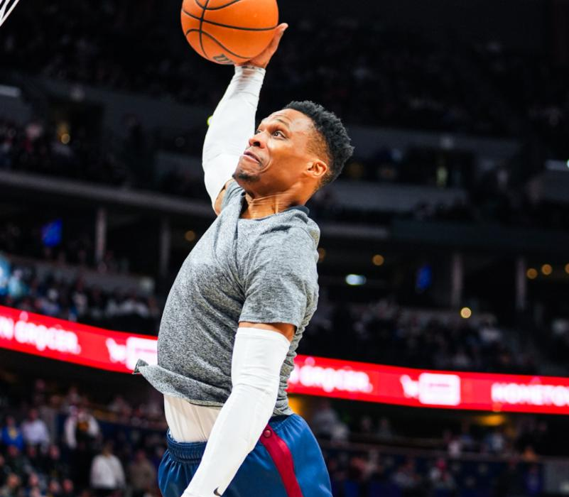 火箭客场险胜老鹰，威少再次砍下三双